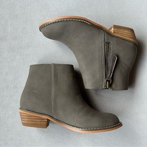 Harper Canyon ~ Zipper Bootie ~ Girls Size 12